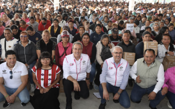 Entrega Pepe Chedraui apoyos del programa Alimentación Imparable en Xonacatepec